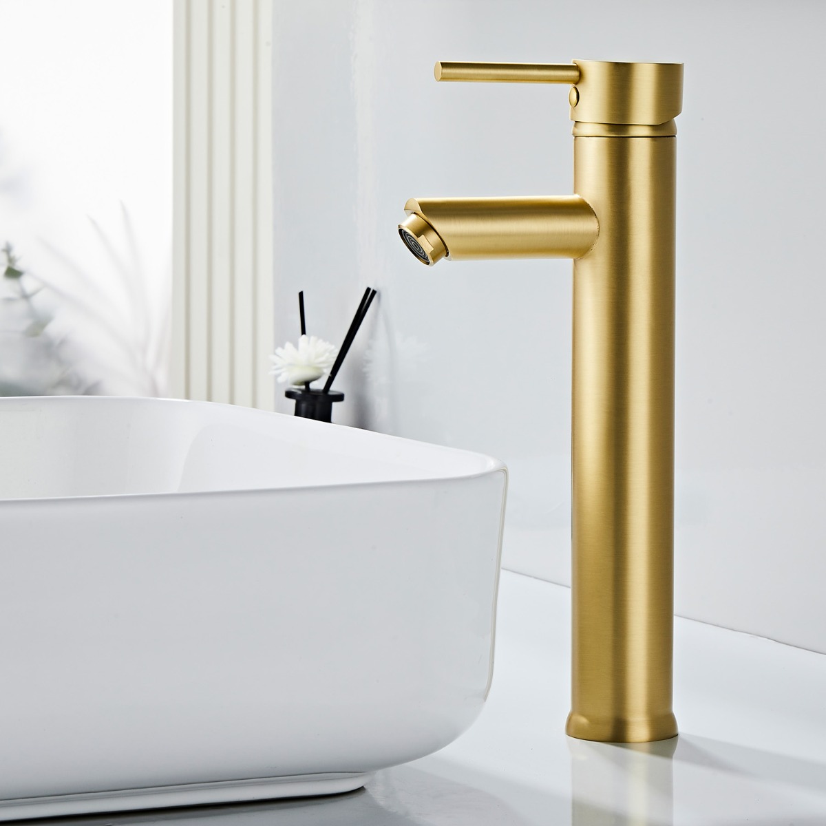 Saniclear Brass verhoogde wastafelkraan geborsteld messing mat goud