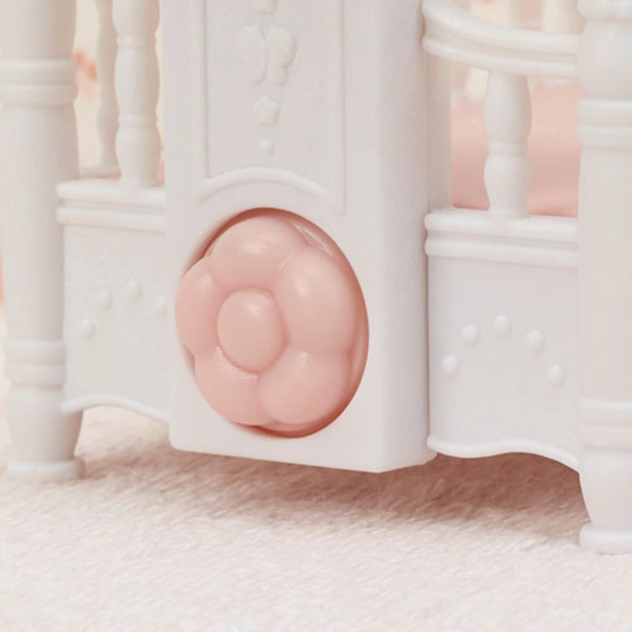 Sylvanian Families® Babybett mit Mobile