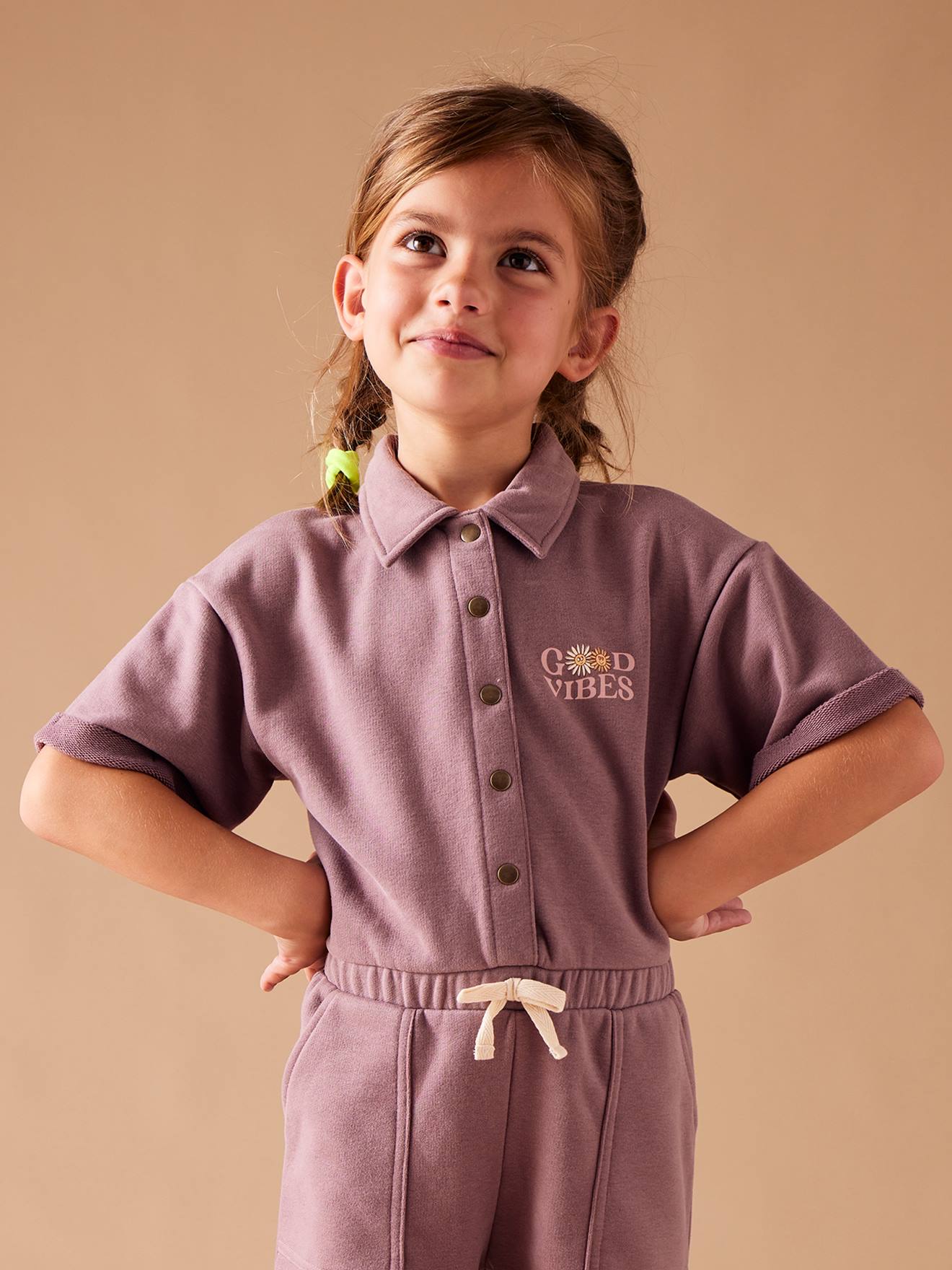 Macacão curto de pelúcia cor malva para meninas