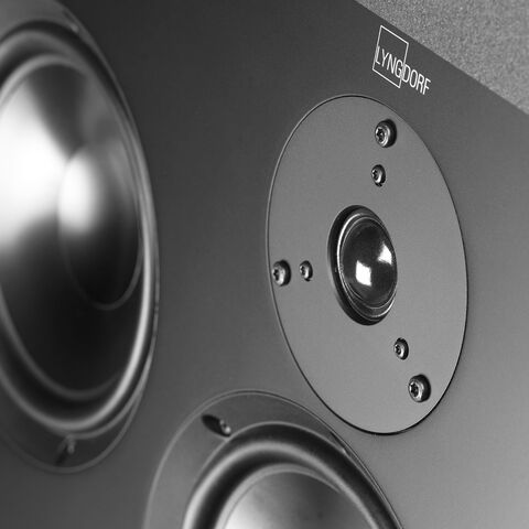 Lyngdorf D-500 Center – hifi-middenluidspreker voor wandmontage