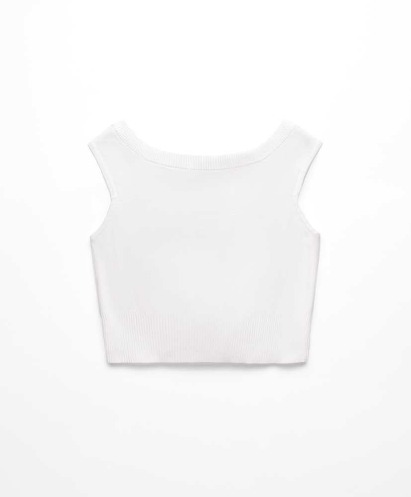 Blusa de tricô com ombros à mostra