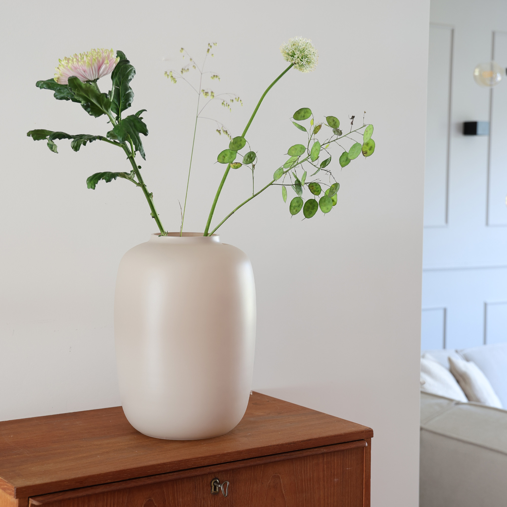 Vaas Artic M matte ivory Ø25 x H35 cm