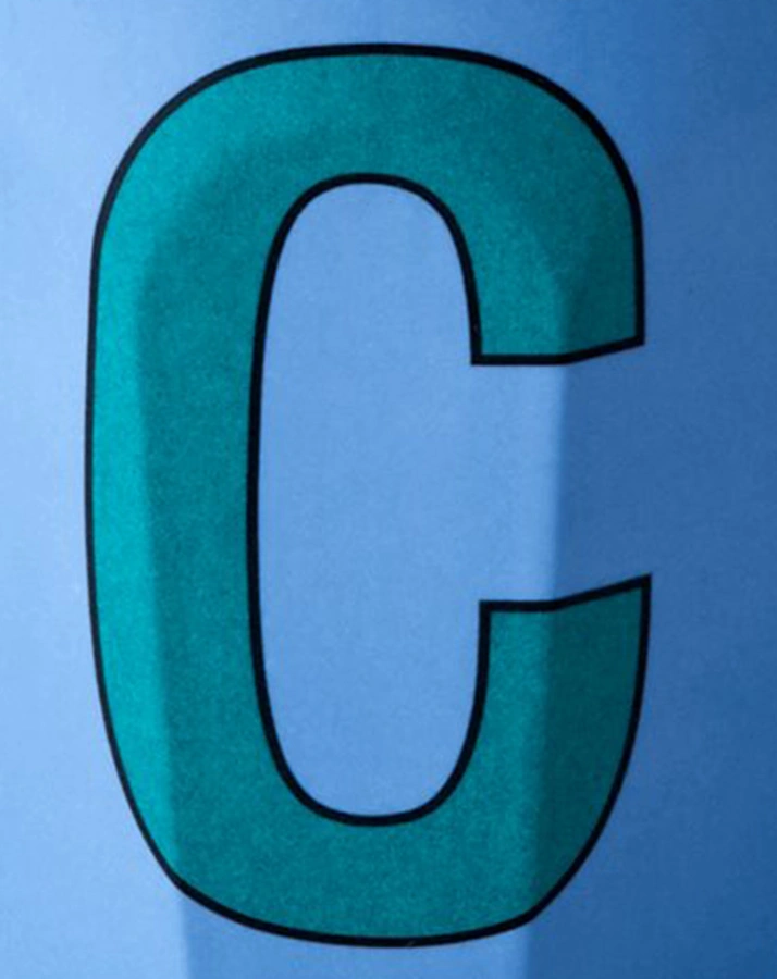 Melamin-Becher LETTER C - MEDIUM in new dusty blue