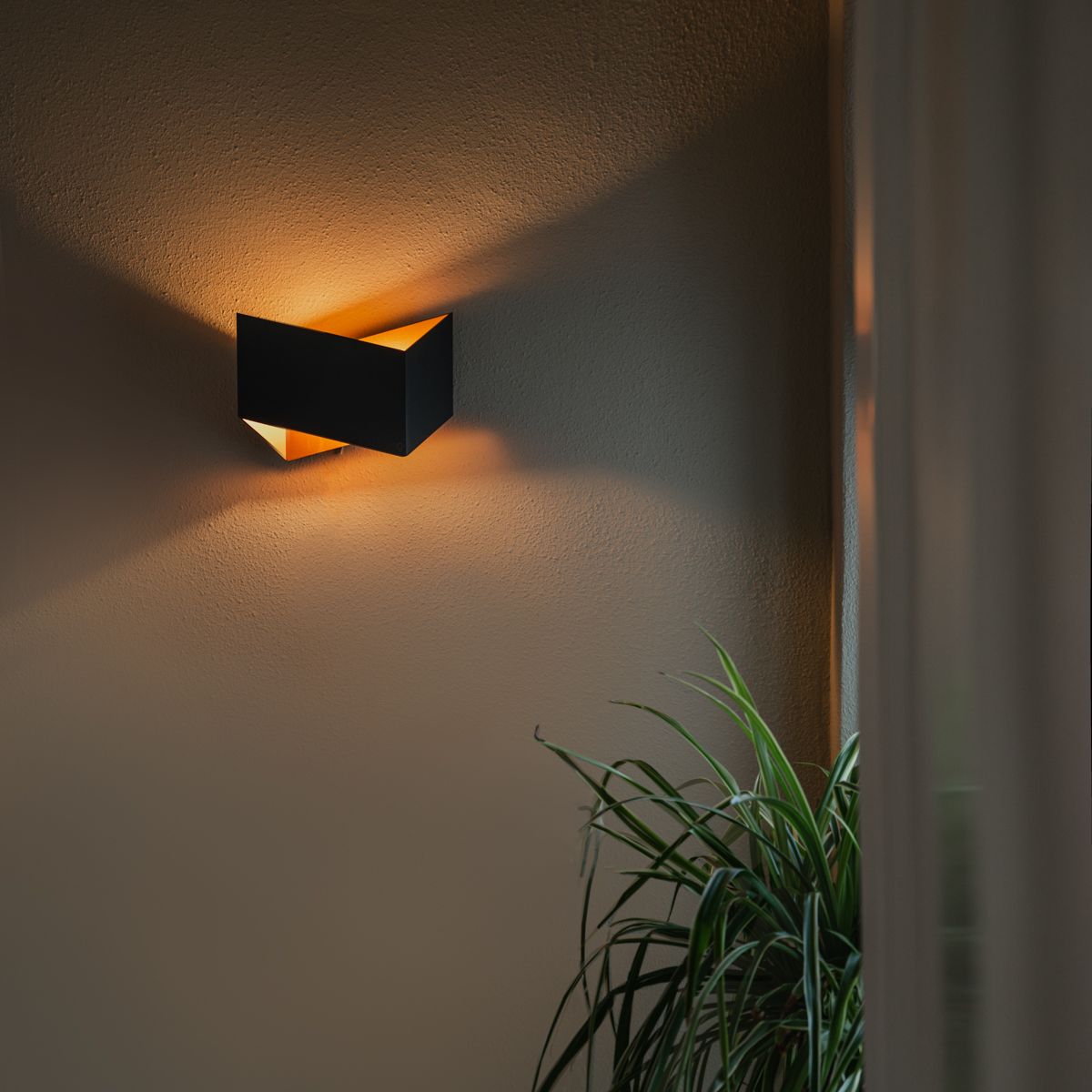 Design wandlamp grijs met koperen binnenkant - Fold