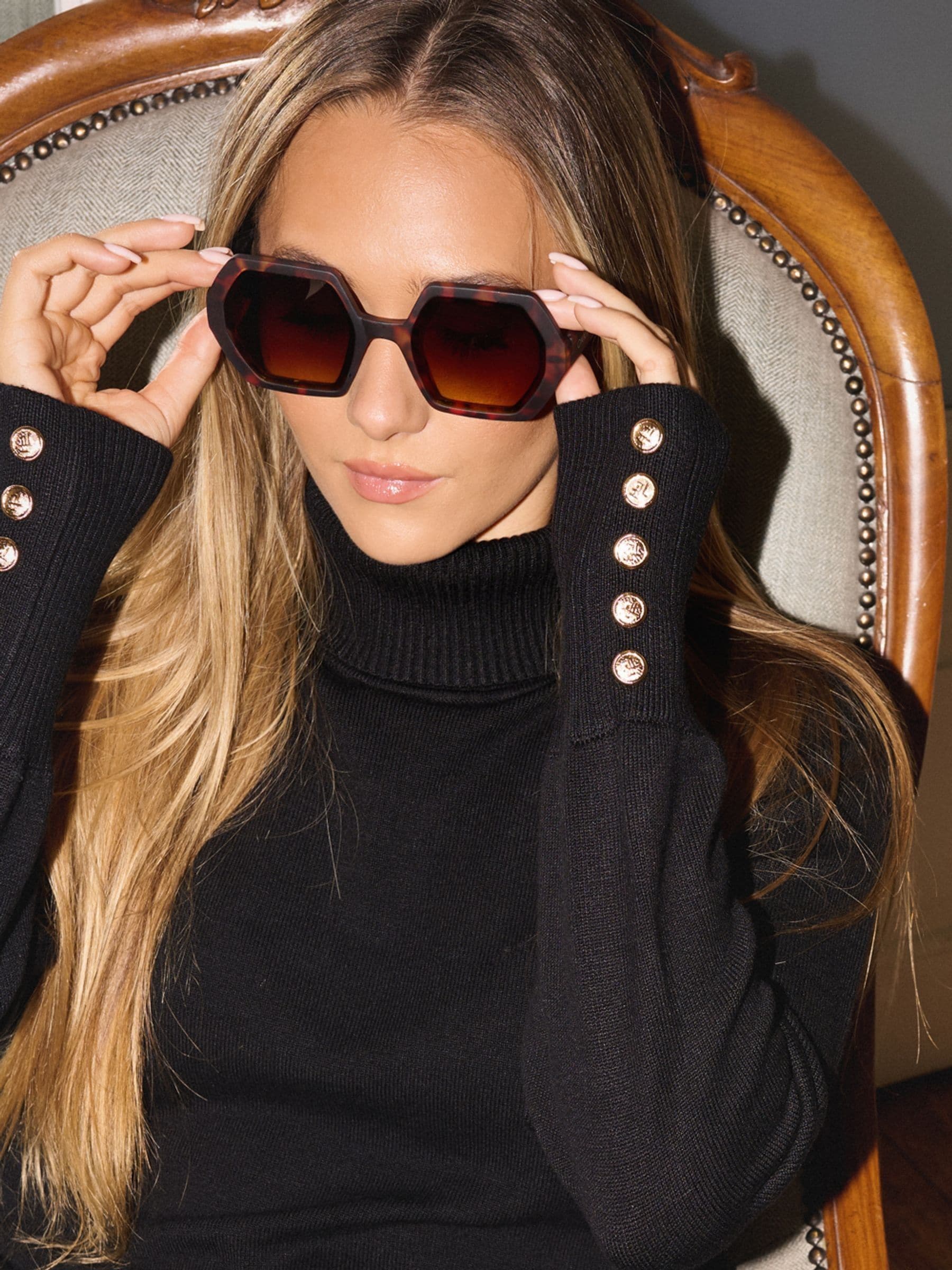 Zwart - The Little Tailor Luxe gebreide kersttrui met knoopsluiting