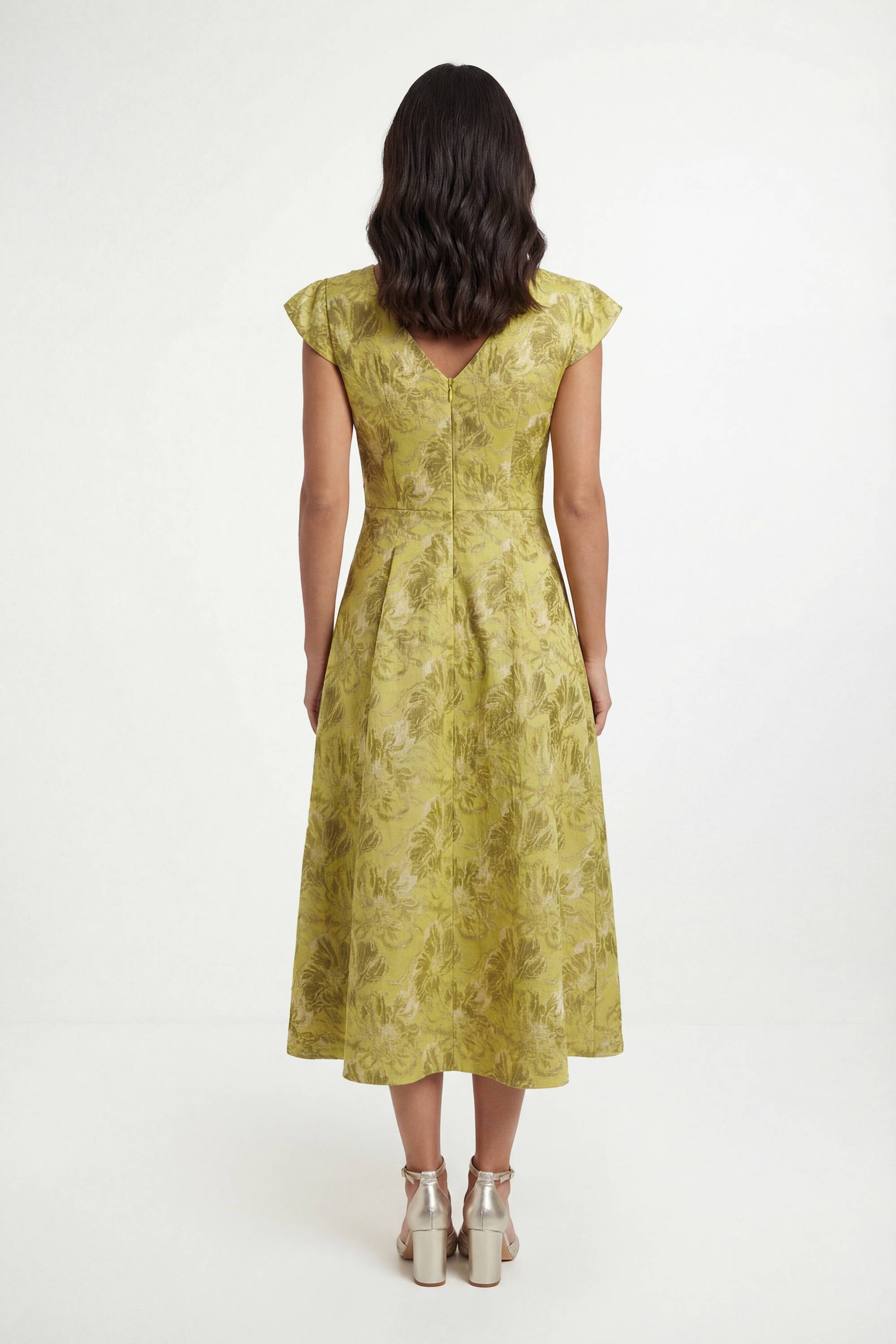 Wallis Robe Midi À Manches Courtes En Jacquard Fleuri