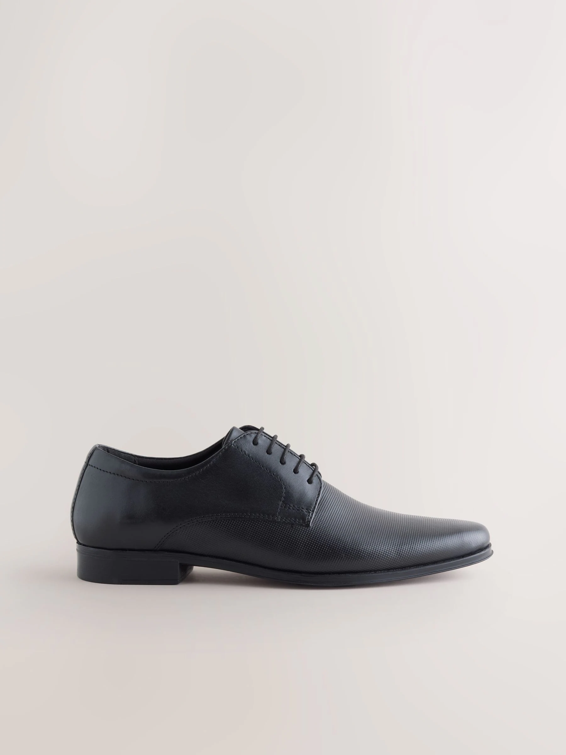 Zwart - Derby schoenen met reliëfpatroon