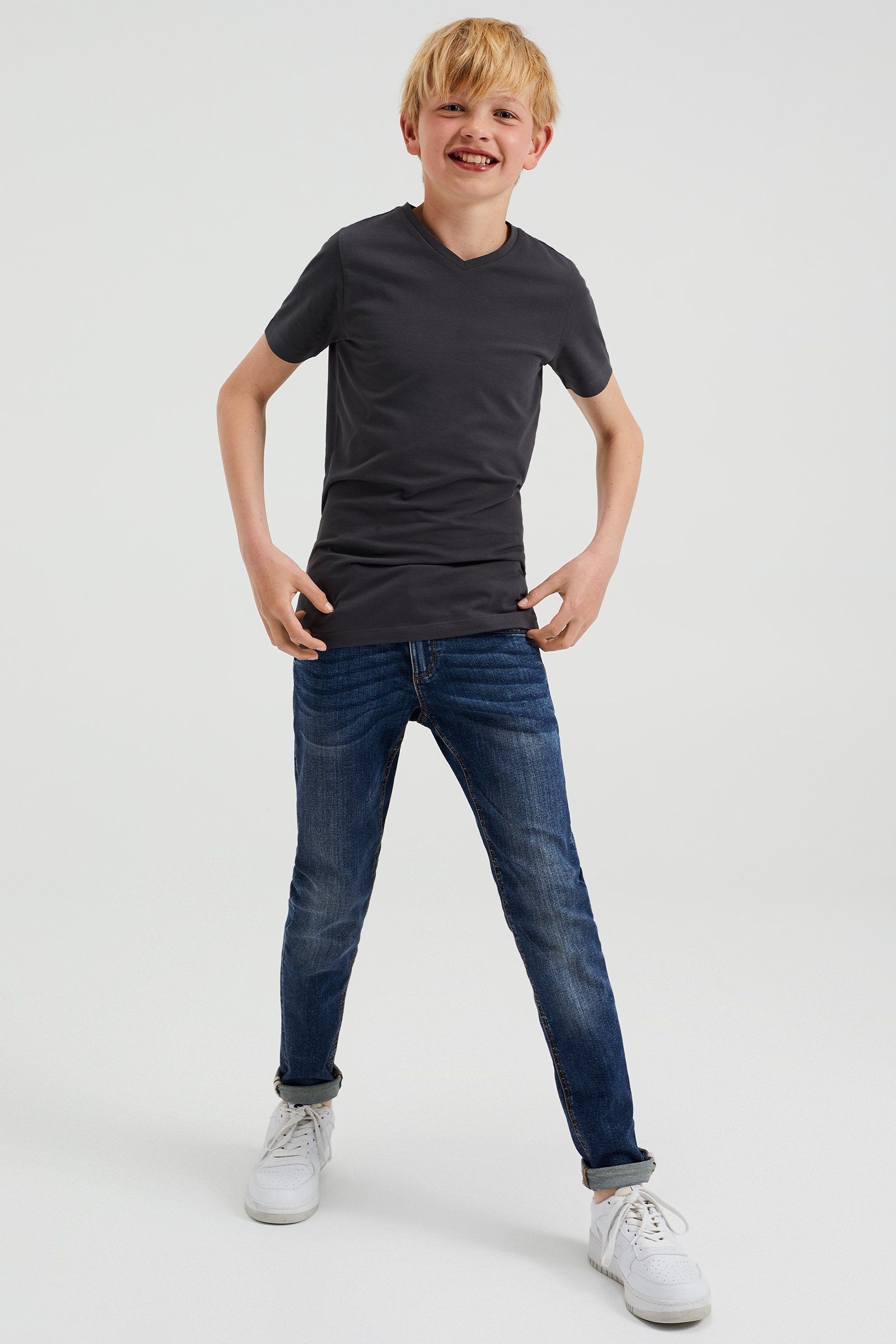 Jongens basic T-shirt met V-hals WE Fashion Donkergrijs