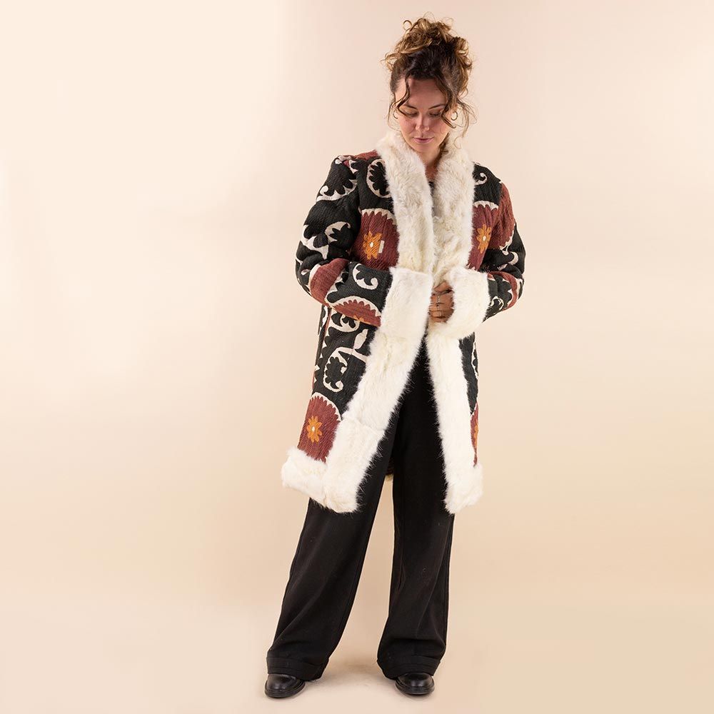Afghan coat Saida zwart bruin suzani
