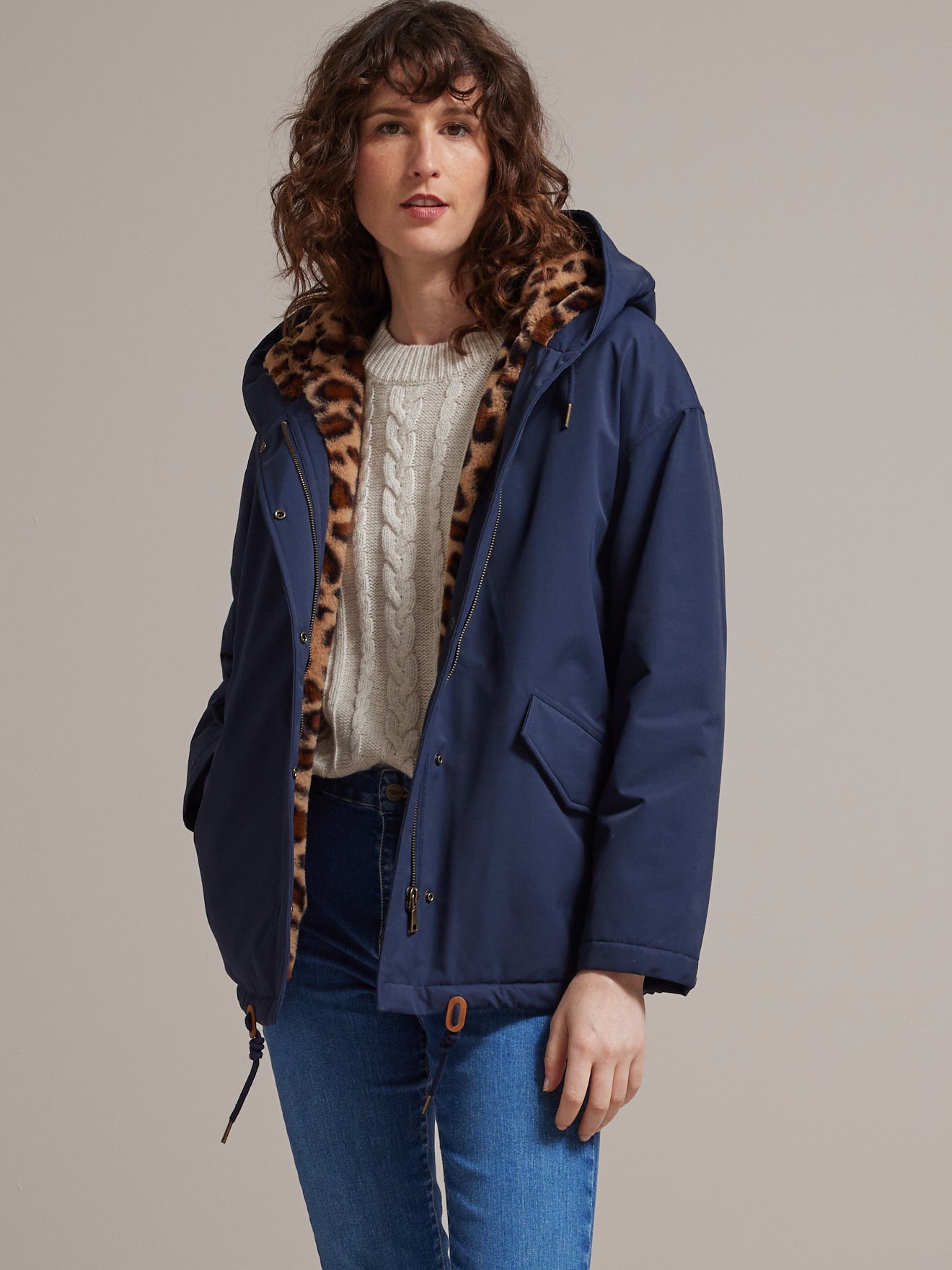 Parka courte fourrée imprimé léopard femme