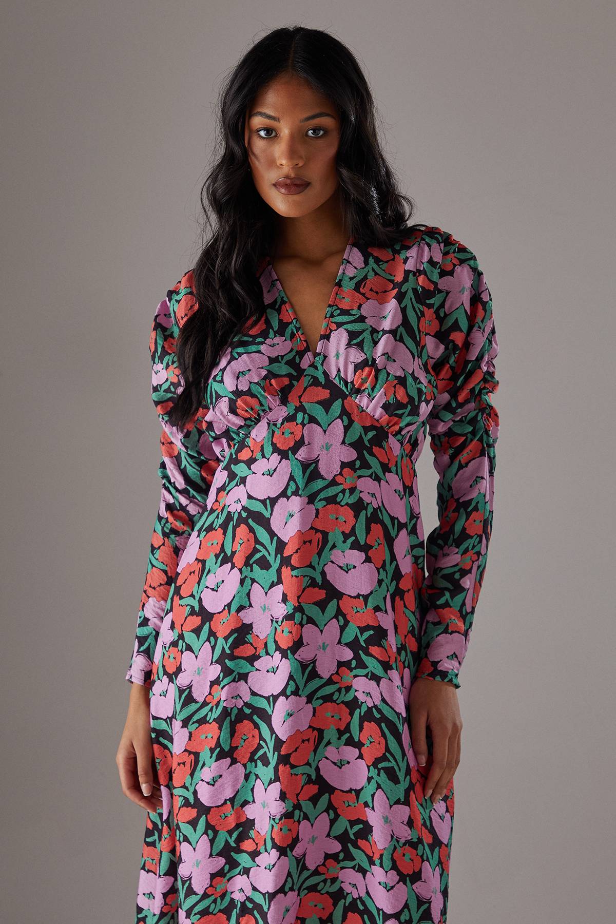 Warehouse Robe Midi Fleurie en Viscose à Col V et Manches Longues Bouffantes