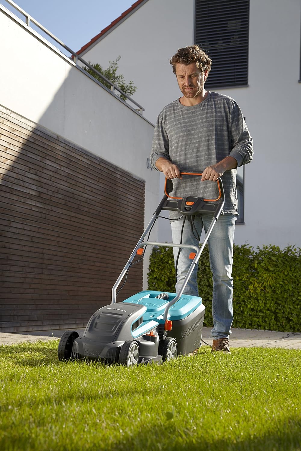 Gardena PowerMax Elektro-Rasenmäher 1400/34: Rasenmäher bis 400 m², 34 cm Schnittbreite, 40 l Fassungsvolumen, ErgoTec Plus-Handgriff (5034-20)