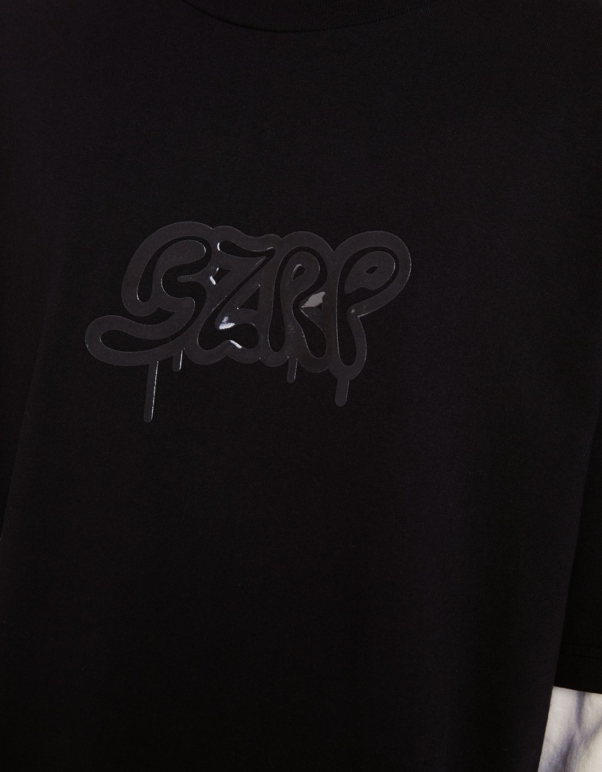 Camiseta de manga comprida BERSHKA com participação de BIZARRAP