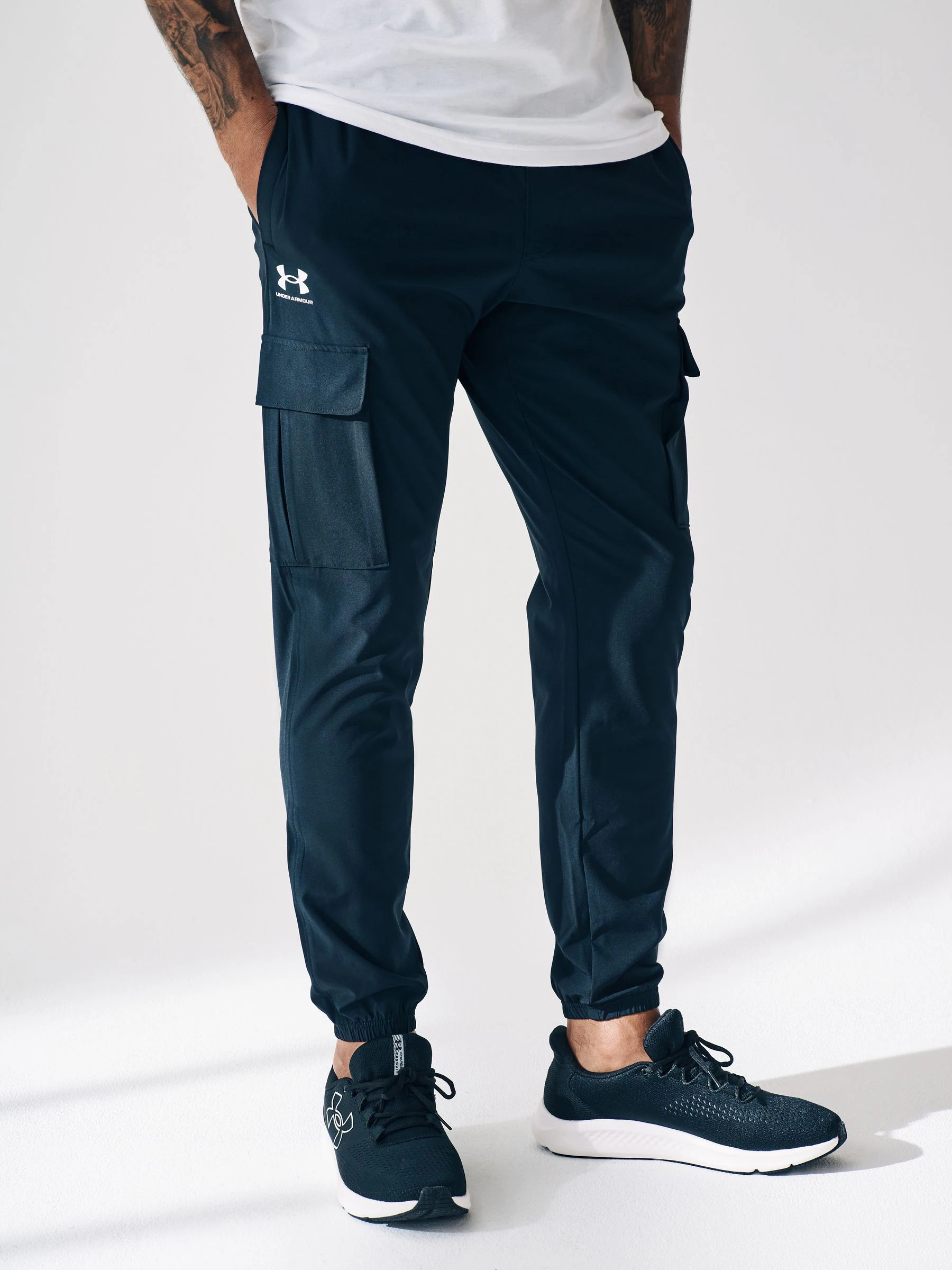 Zwart - Under Armour Vibe geweven cargo-joggingbroek