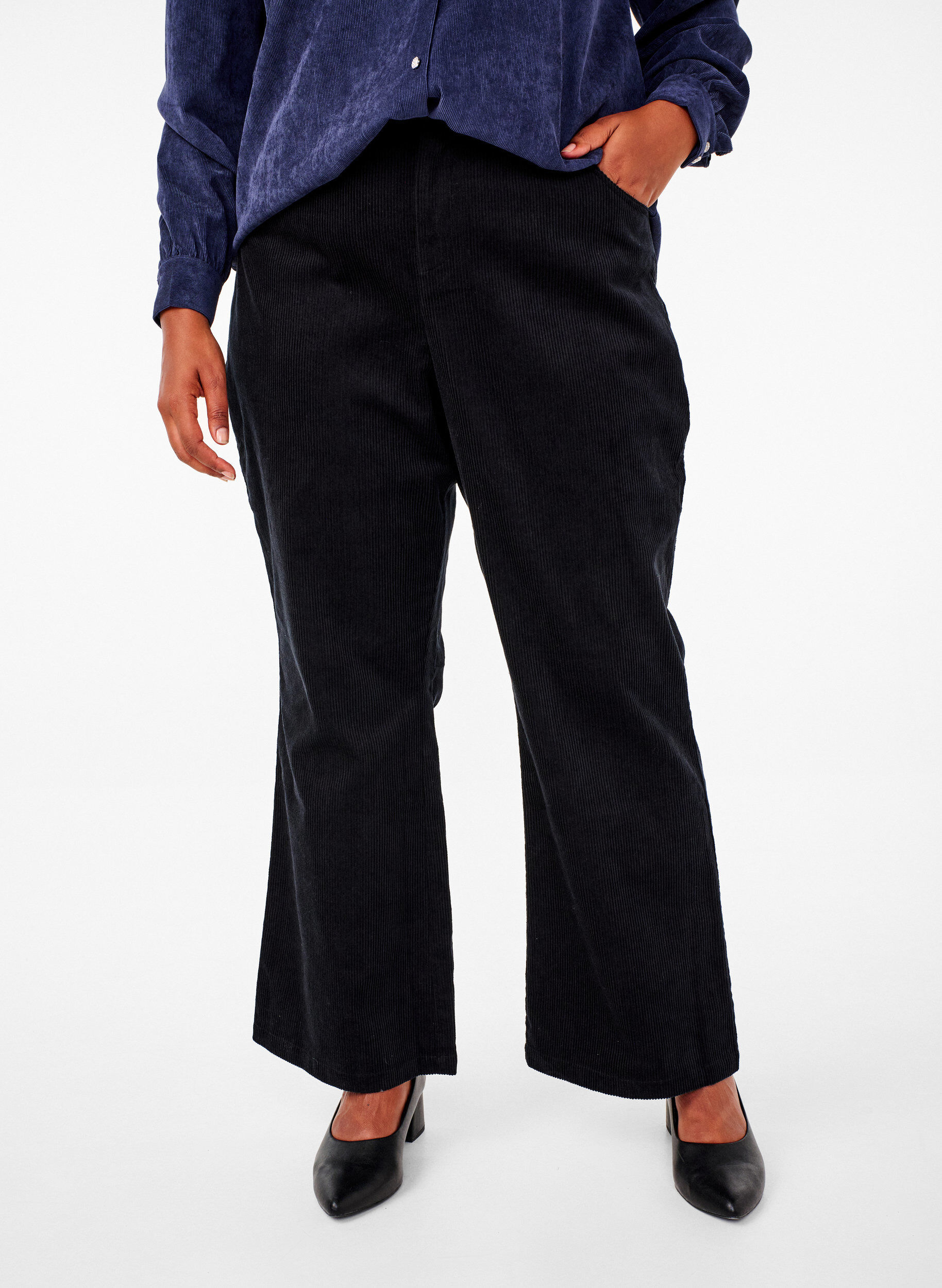 Fløjlsbukser med bootcut og høj talje