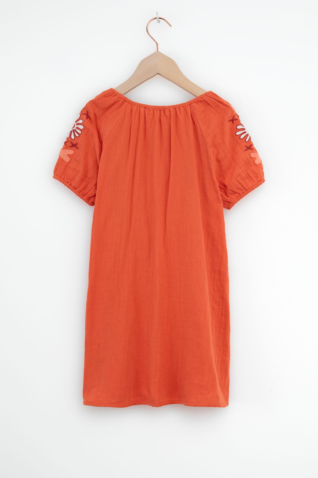 Warm oranje mousseline jurk met embroidery