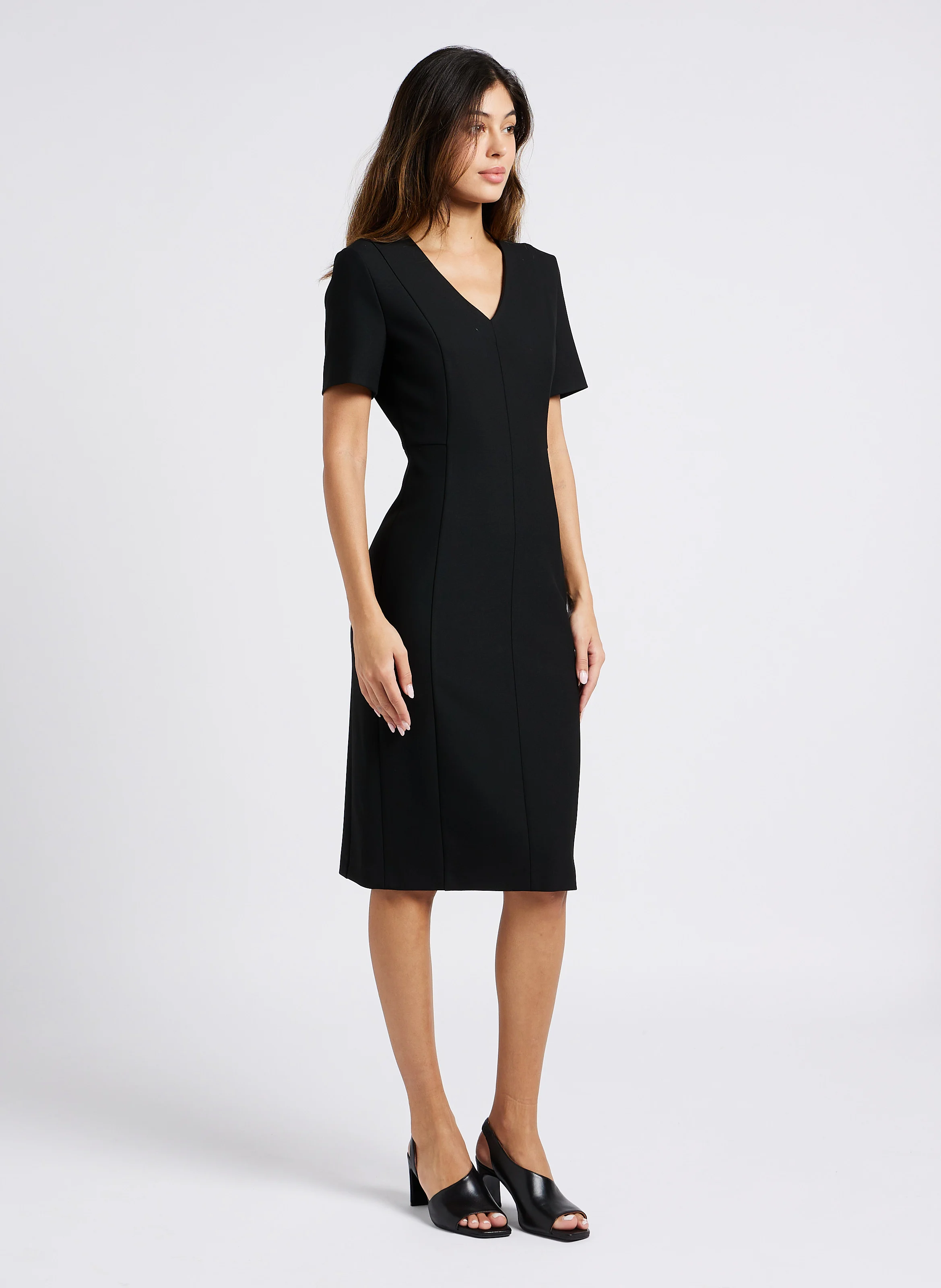 Robe cintrée col V | Noir
