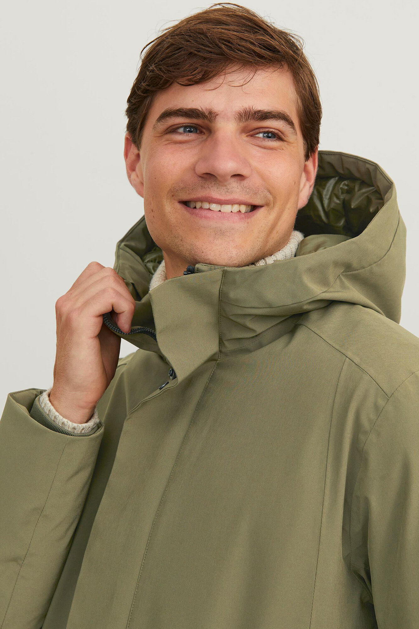 Parka técnica Tech Fusion com capuz.