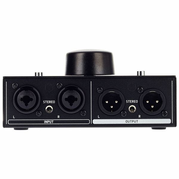 Behringer Monitor1