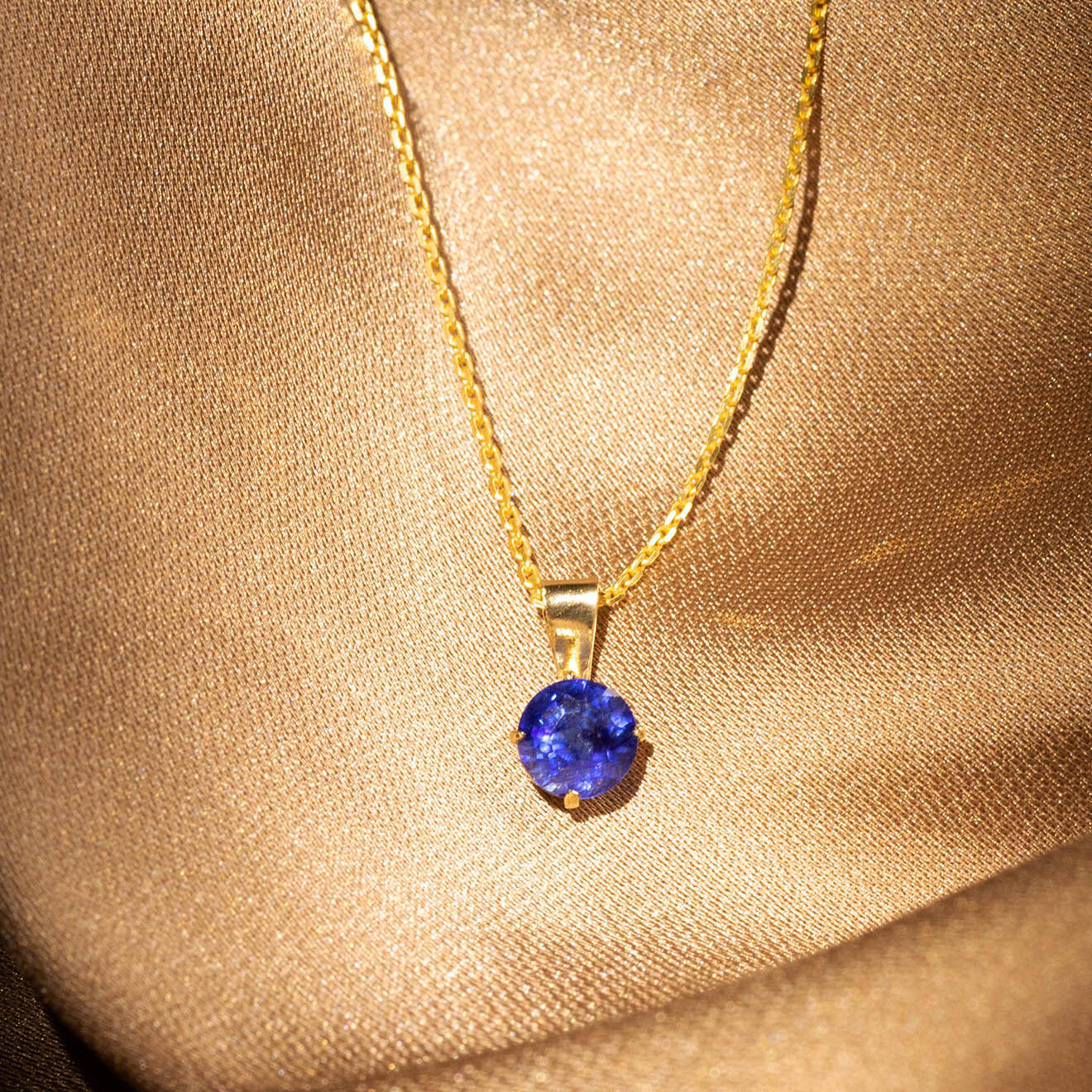 Instant d'Or Pendentif Puce Saphir 0.7 ct or jaune
