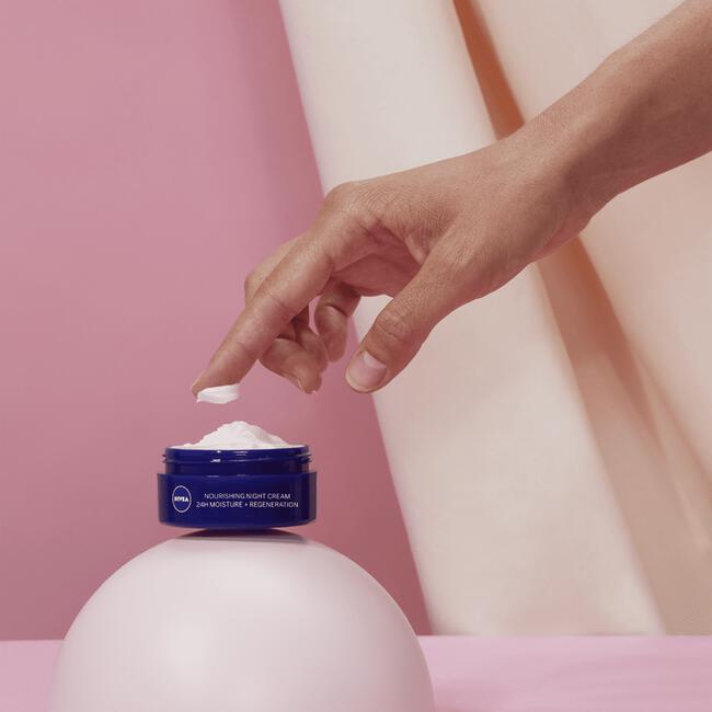 NIVEA Essentials +24h Voedende Nachtcrème 50 ML