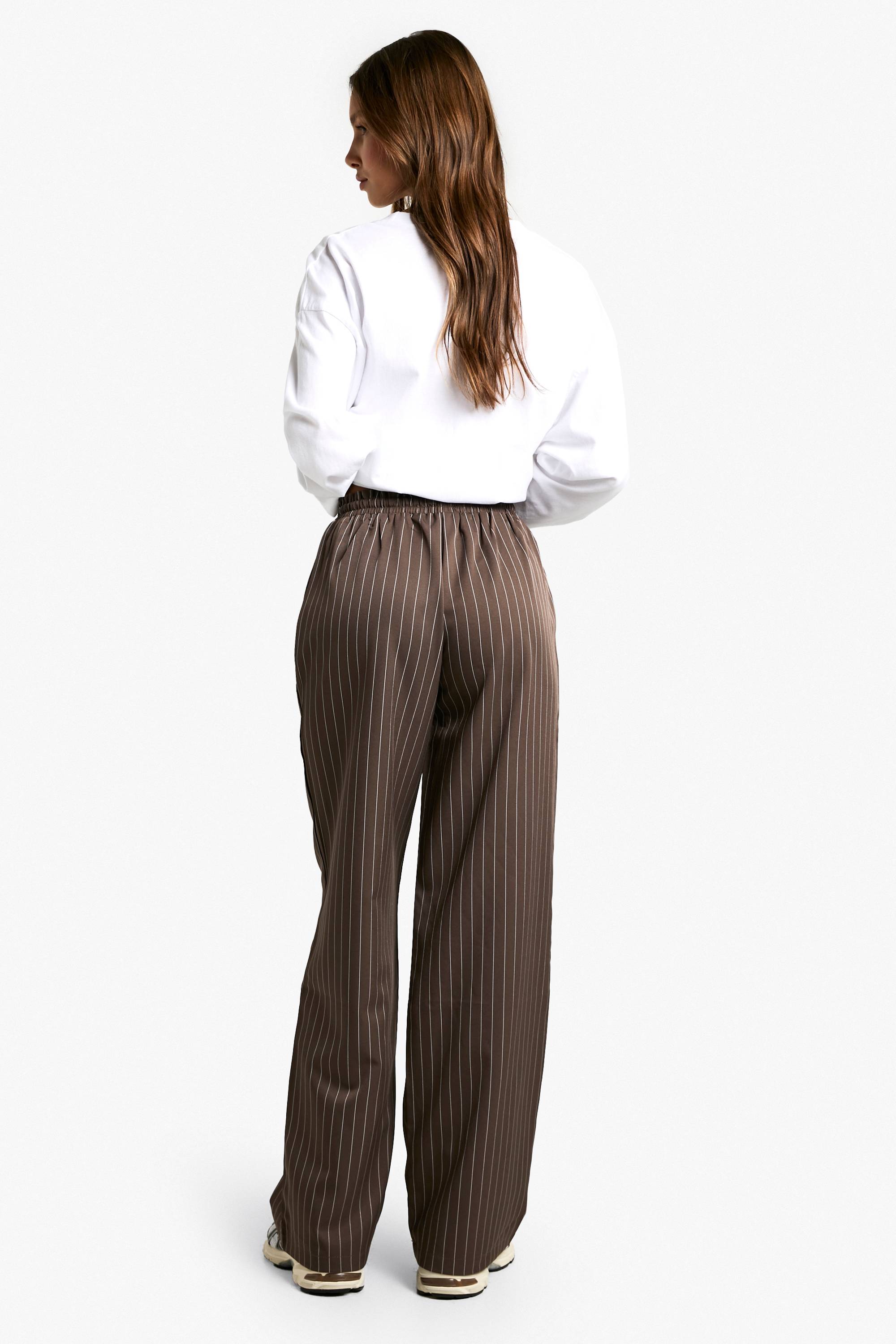 boohoo Pantalon à fines rayures à taille avec cordon de serrage