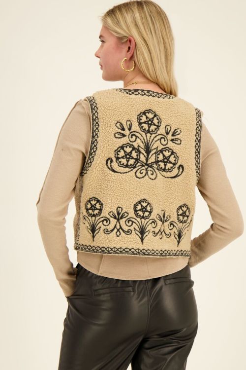Beige teddy gilet met zwarte embroidery