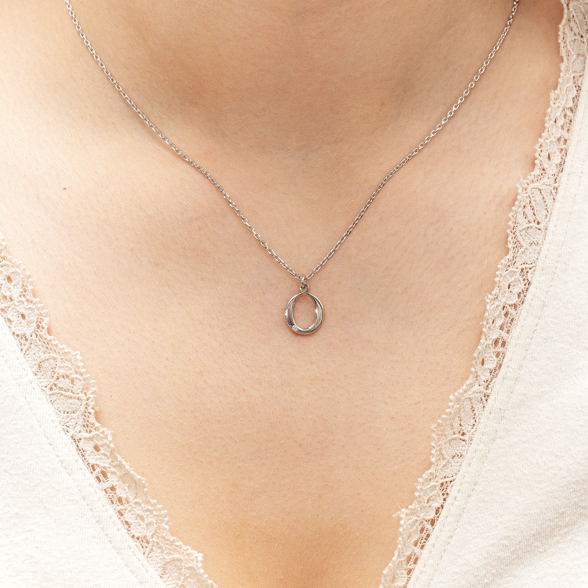 Diamonds by Ellen K. Halskette Silber 925 mit 1x Diamant 0,008ct. Buchstabe O
