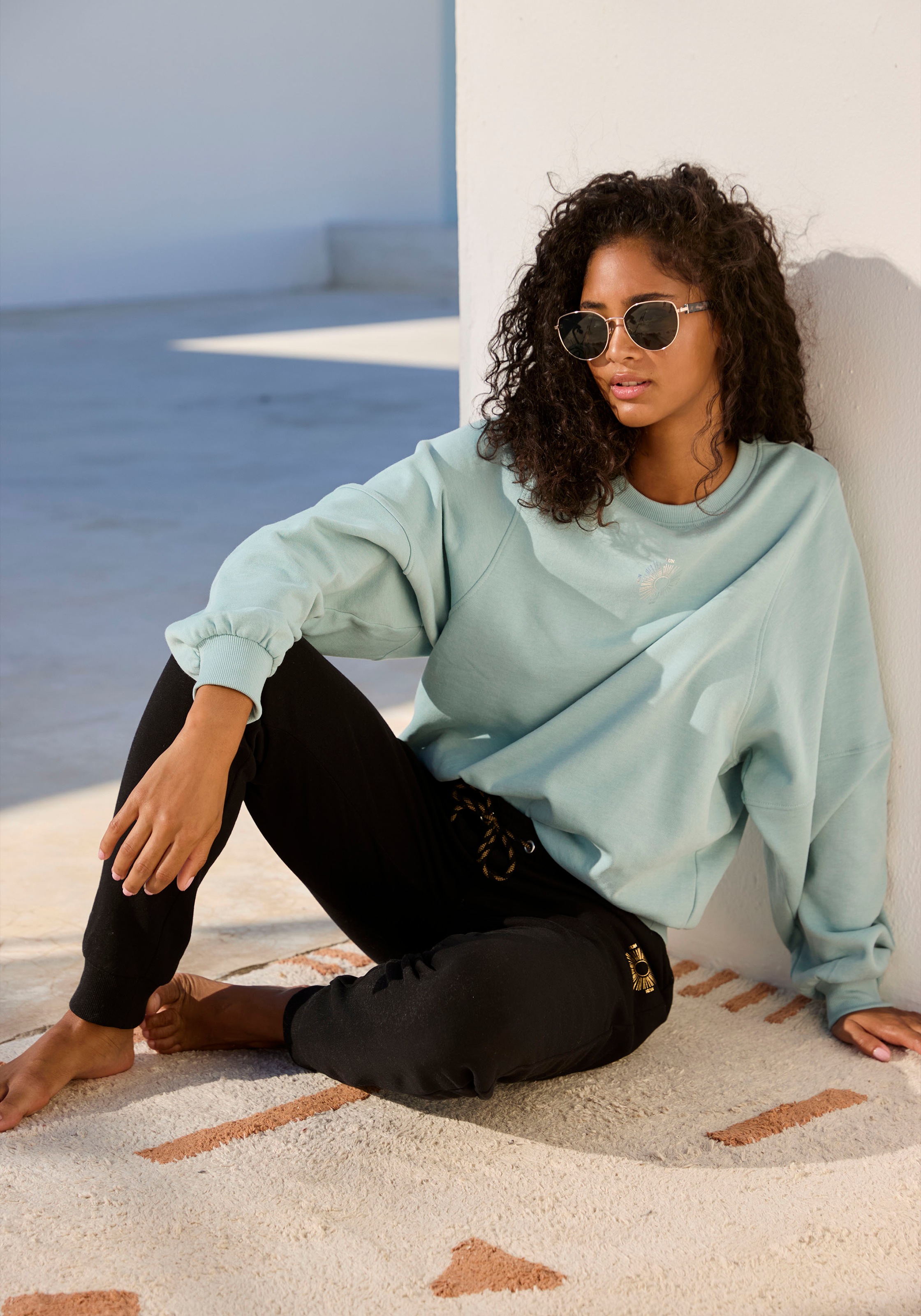 Buffalo Sweathose  Loungehose mit seitlichen Taschen und kleinem Druck, Loungewear