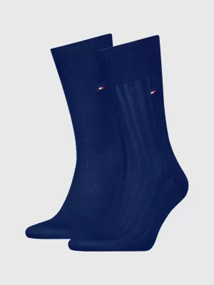 Pacote com 2 pares de meias clássicas listradas em tons diferentes.