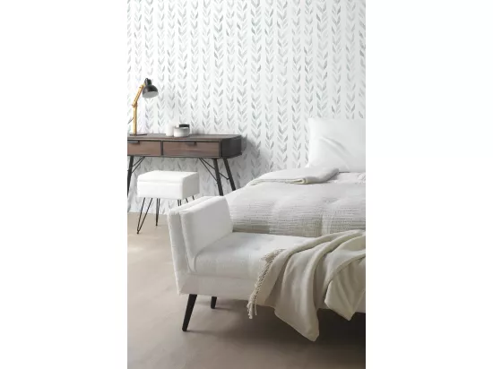 Banc recouvert de tissu blanc et pieds en bois noir