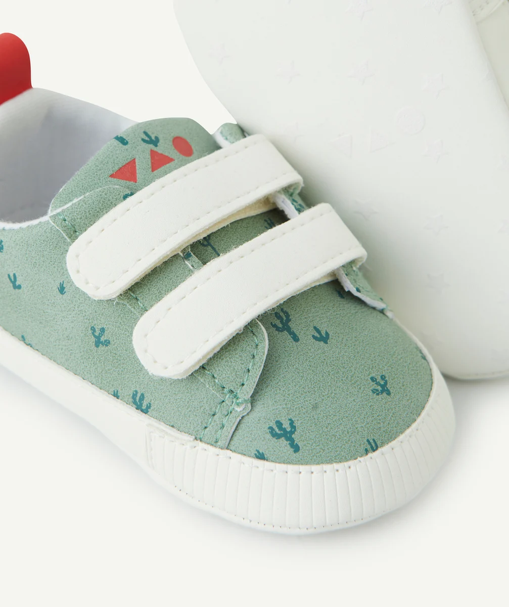 CHAUSSONS STYLE BASKETS BÉBÉ GARÇON VERTS IMPRIMÉS CACTUS