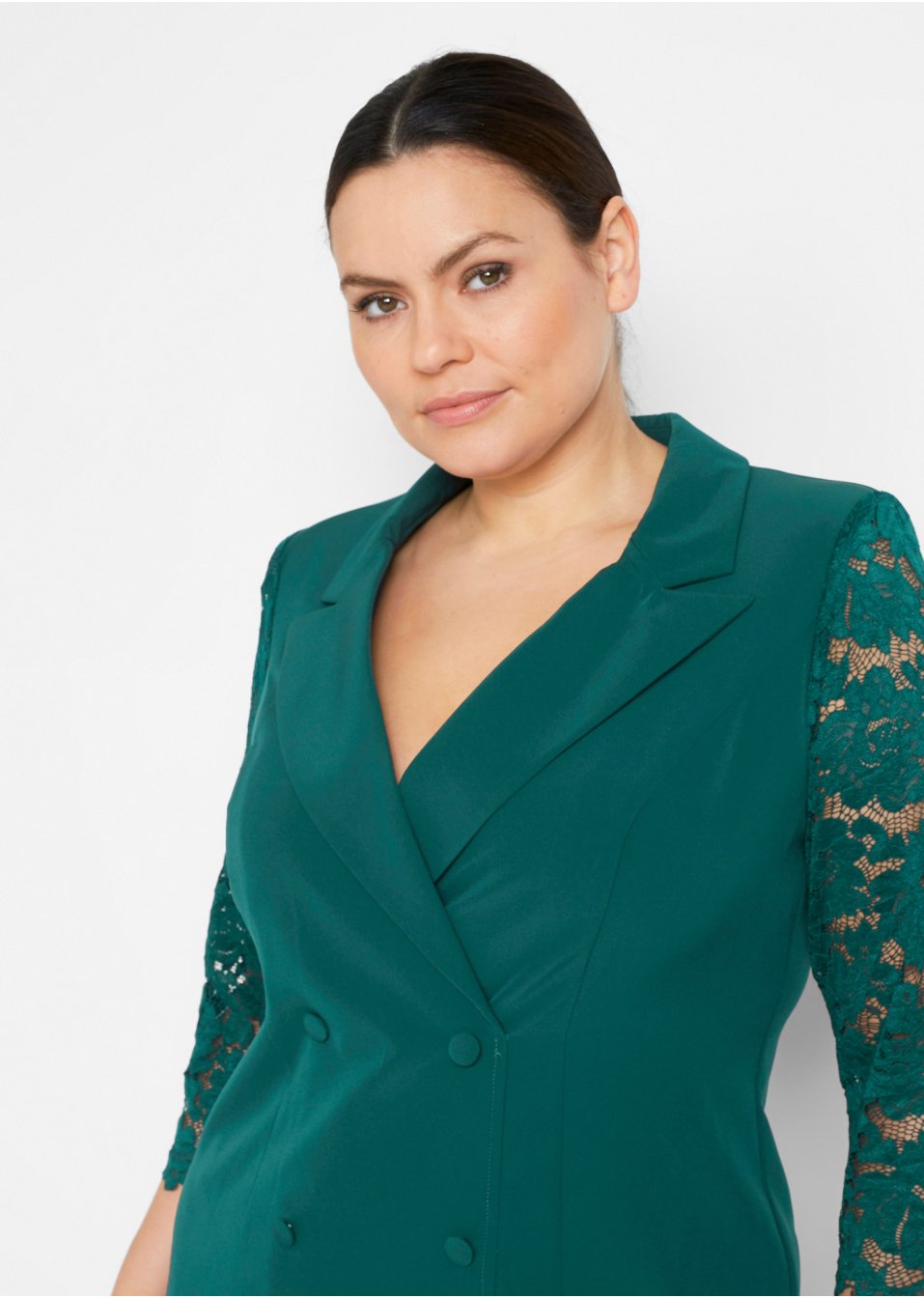 Robe blazer avec manches en dentelle