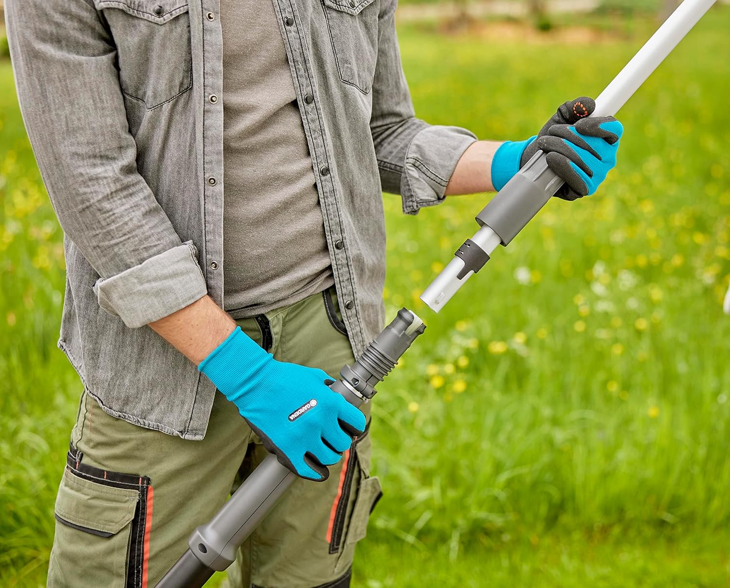Gardena Akku-Teleskop-Baumschere HighCut 360/18V P4A ohne Akku: Astschere mit Teleskopstiel für Zweige in bis zu 5 m Höhe,schwenkbarer Schneidkopf, ergonomischer Griff, LED-Anzeige (14776-55)