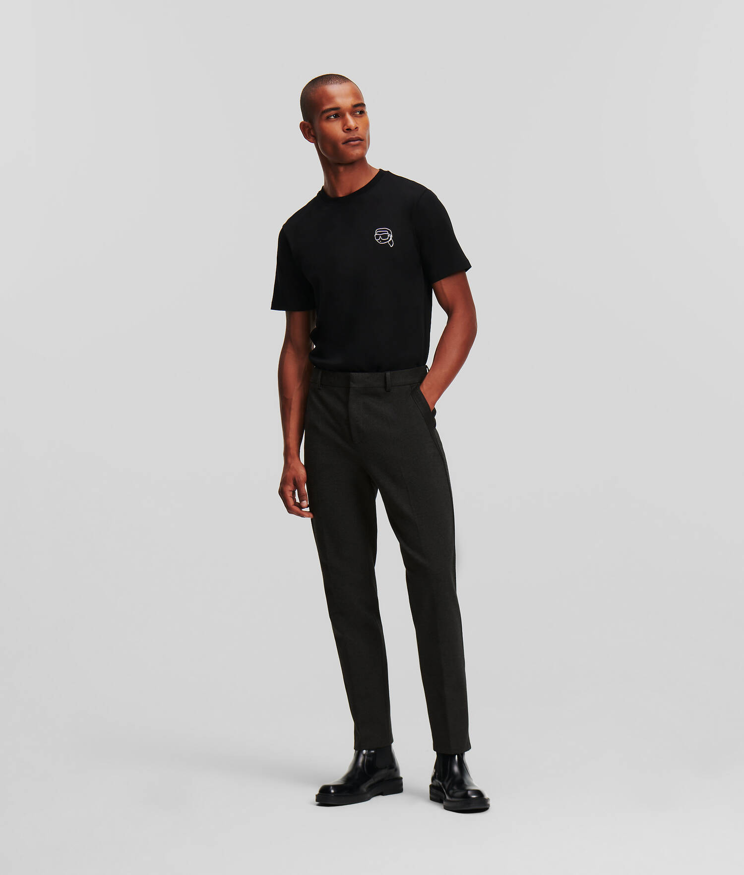 PANTALON EN PUNTO À LA COUPE CLASSIQUE