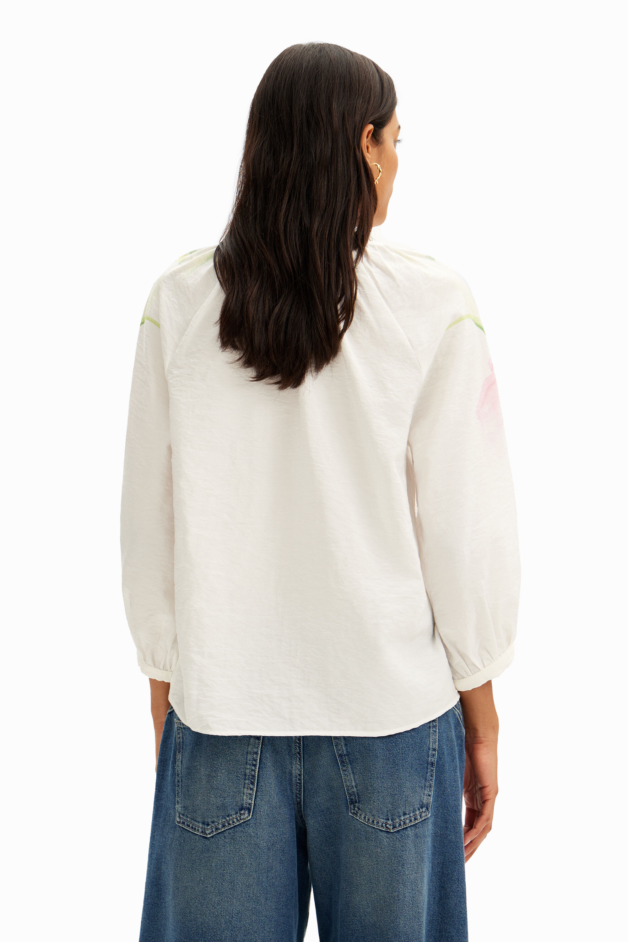 Blusa sensual com estampa floral em aquarela