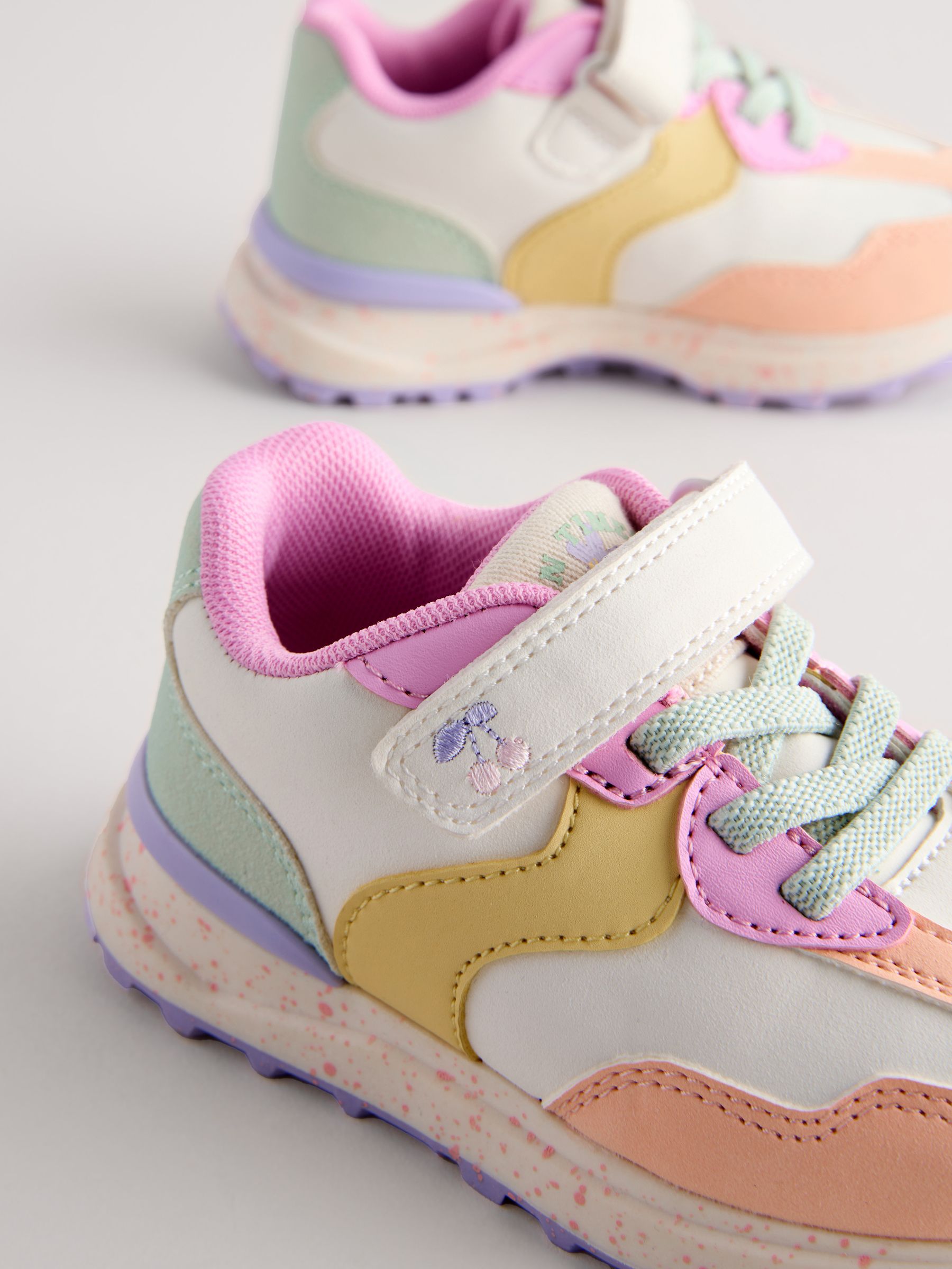 Meerkleurig - Sneakers met elastische veters en klittenbandsluiting