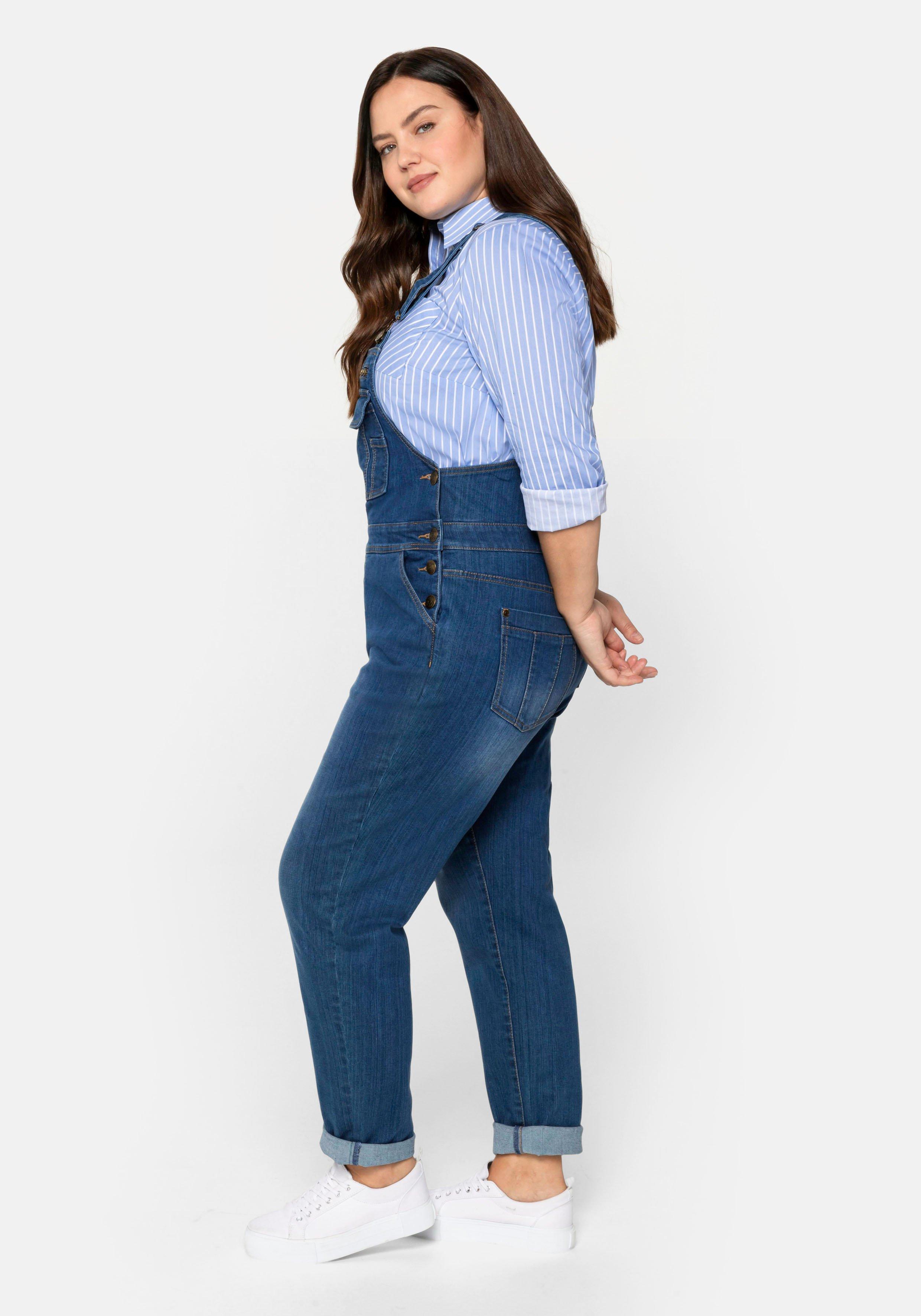 Jeans-Latzhose mit Brusttasche und seitlichem Einsatz