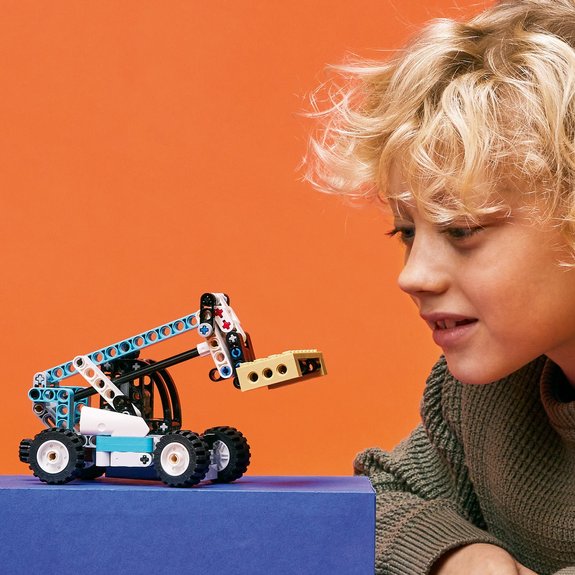 Le chariot élévateur LEGO Technic 42133