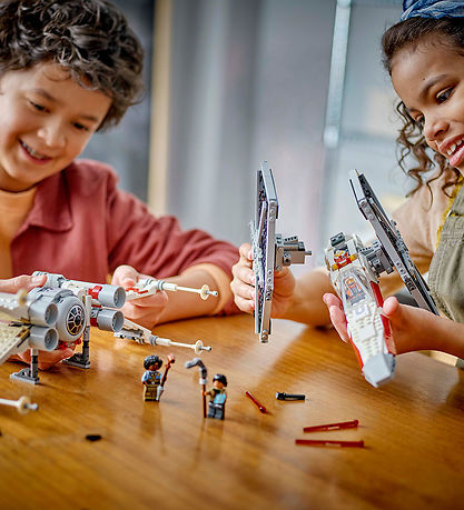 LEGO® Star Wars - Kombimodell: Mashup aus TIE Fighter & X-Wing 7