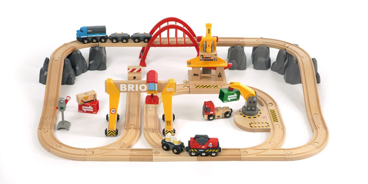Circuit de train avec grues de chargement