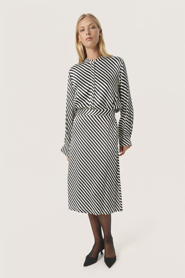 Soaked in Luxury SLSoho Blouse LS STUDIO Black & white diagonal stripe