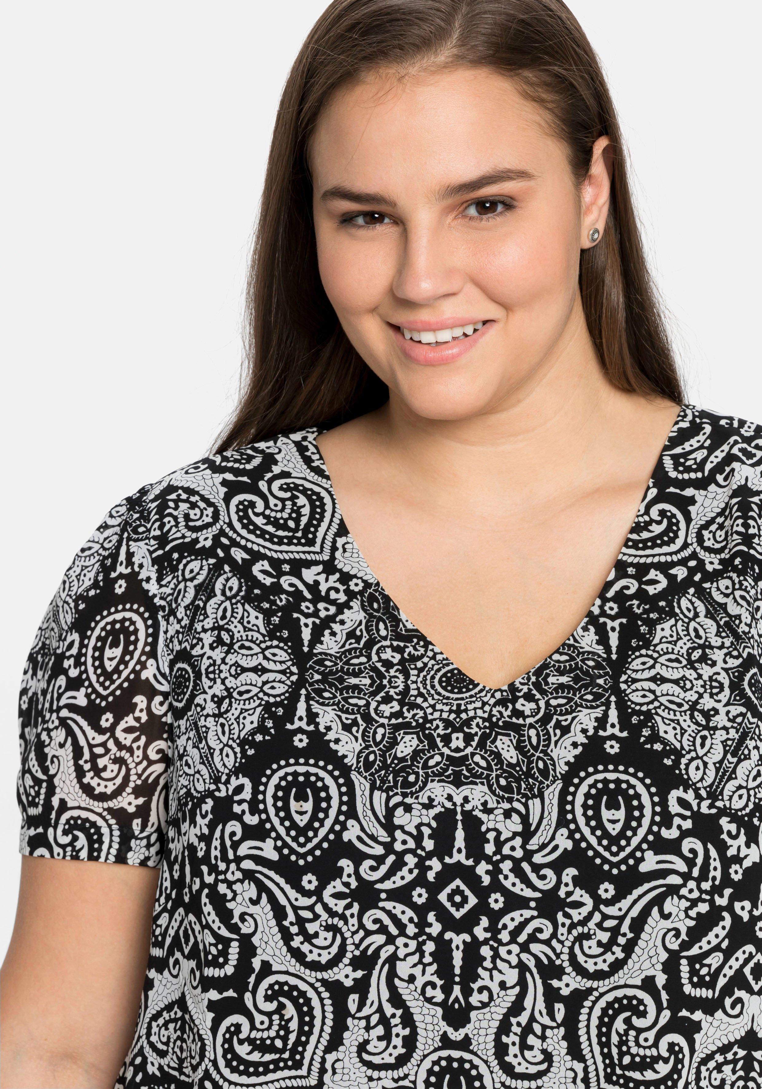 Chiffon-Tunika mit Alloverdruck und Zipfelsaum