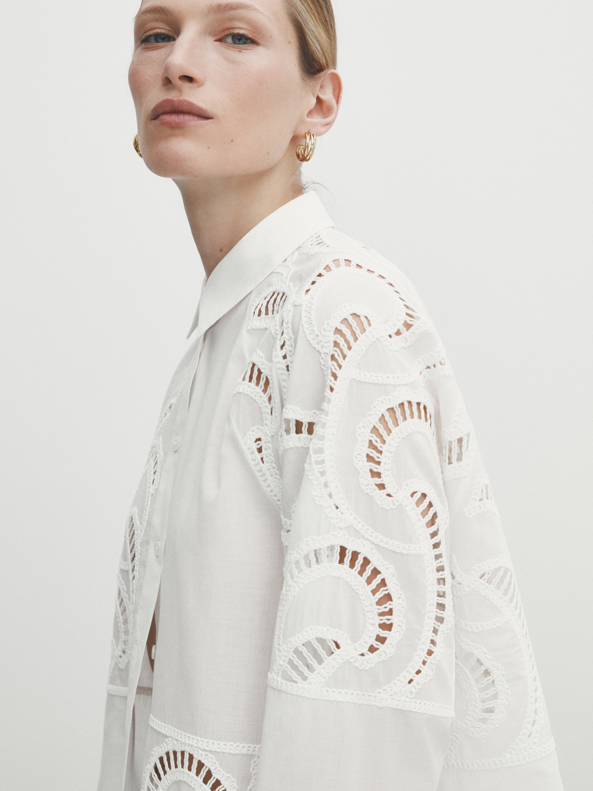 Camisa com detalhe em crochê de algodão - BRANCA