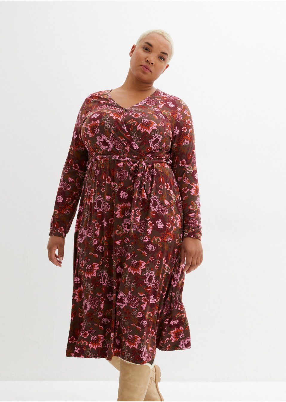 Robe en jersey avec décolleté en V et lien à nouer
