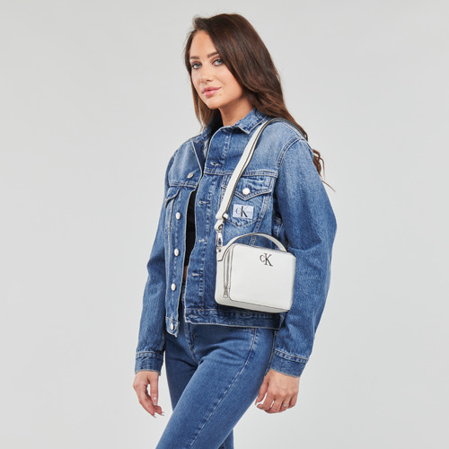 Calvin Klein Jeans - MINIMAL MONOGRAM CAMERA BAG18 - Blanc