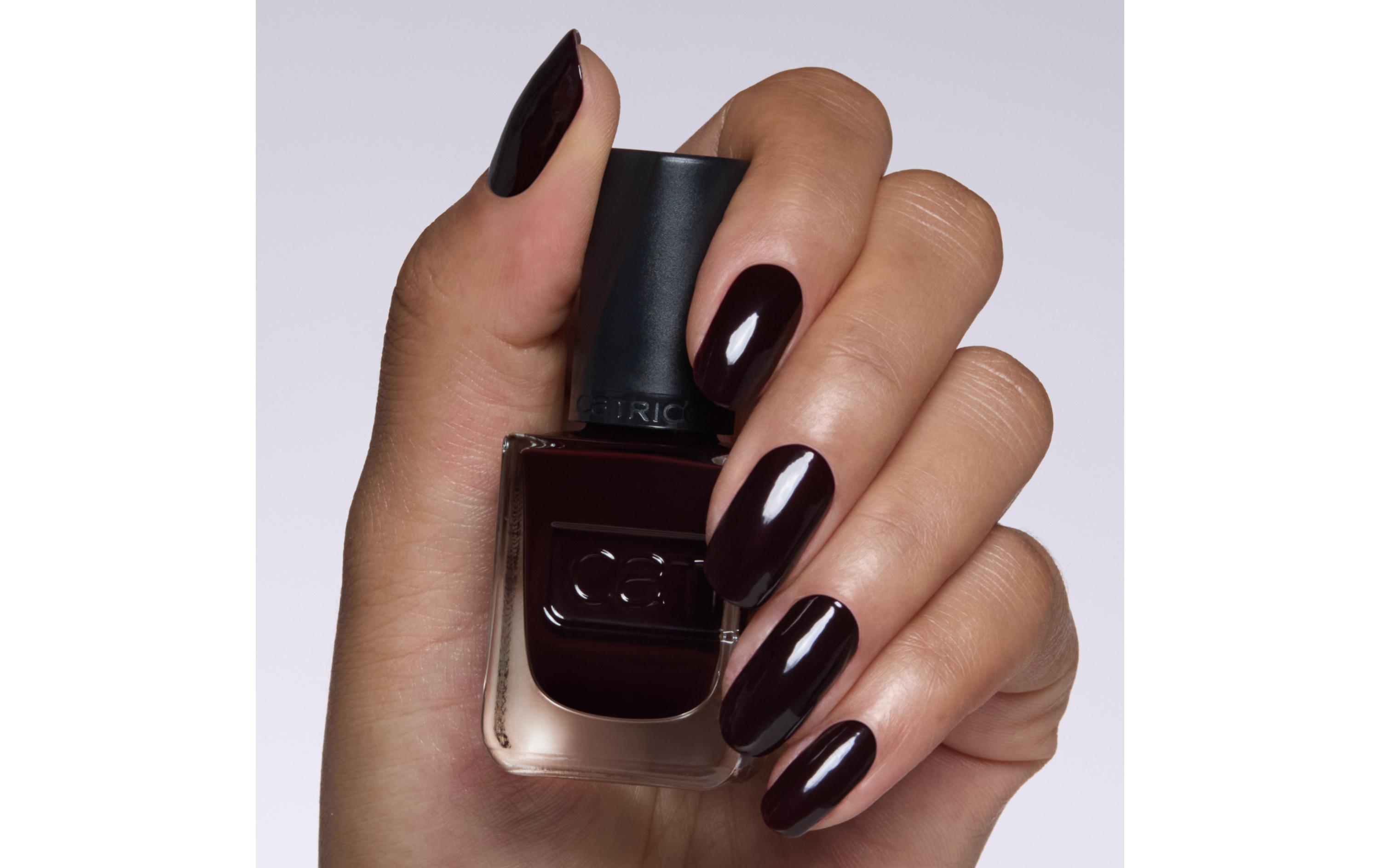 Nagellack Gel Affair 022 Cherry Is The New BlackLanganhaltender Gel-Nagellack in einem dunklen Kirschrot