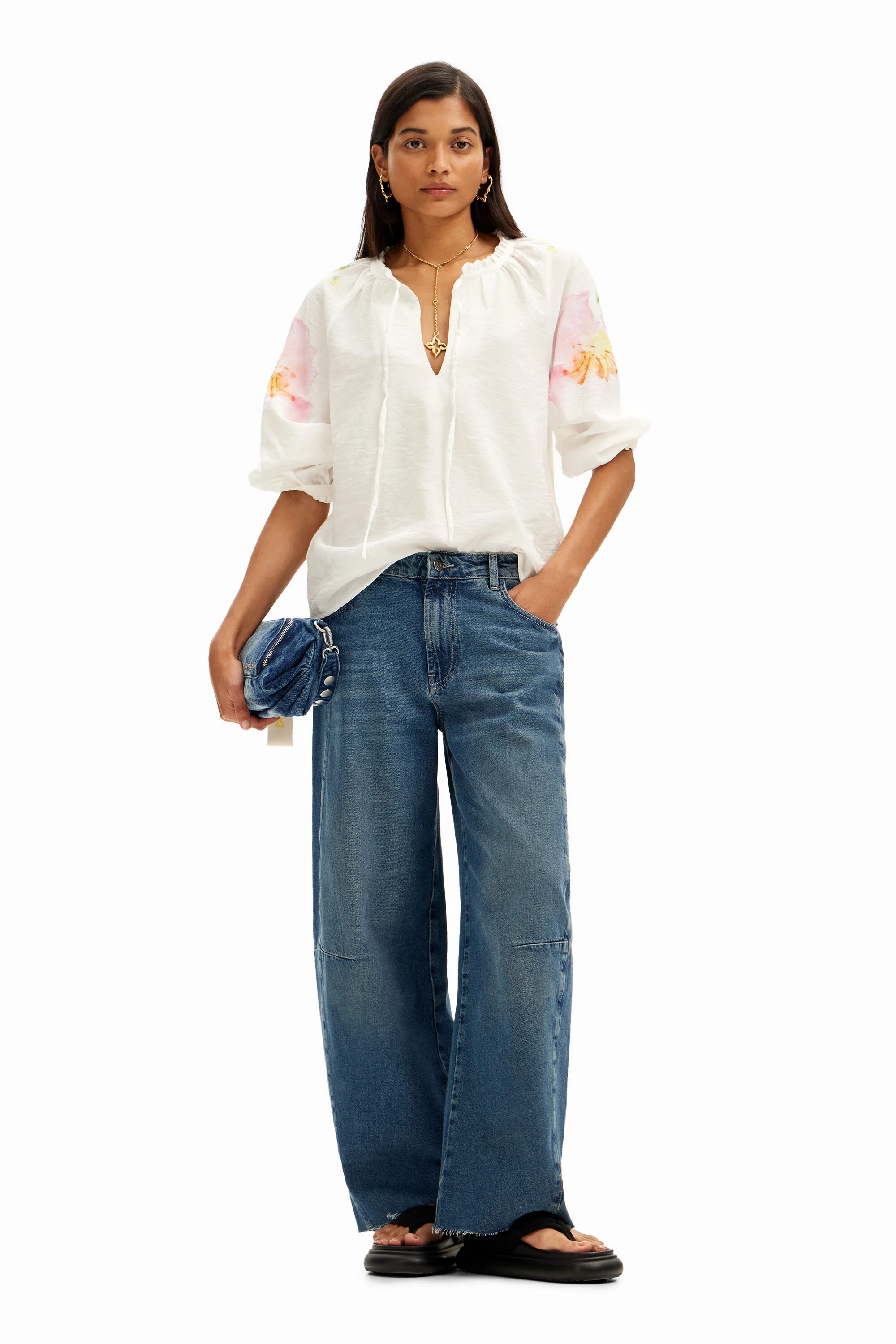Blusa sensual com estampa floral em aquarela