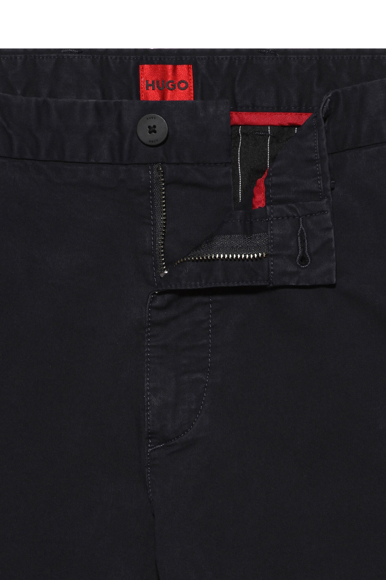 Calça chino slim fit com bolsos - preta