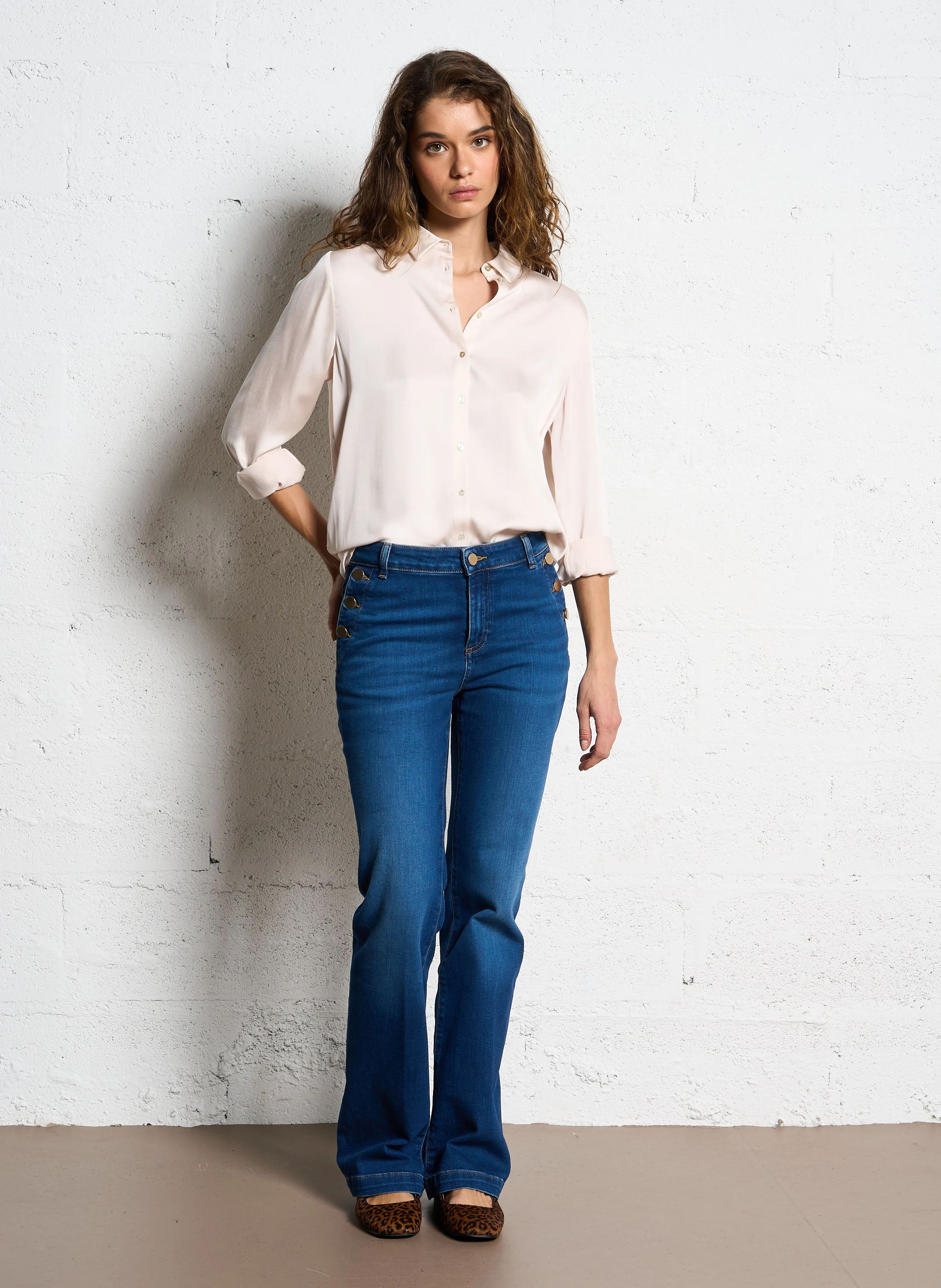 CARLA - Chemise fluide à col classique en viscose mélangée | Beige